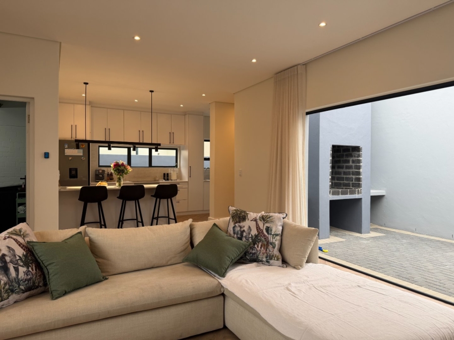 3 Bedroom Property for Sale in Sandown Western Cape